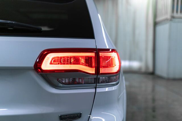 2021 Jeep Grand Cherokee 4x4 Summit Leather Roof Nav BCam Red Deer AB