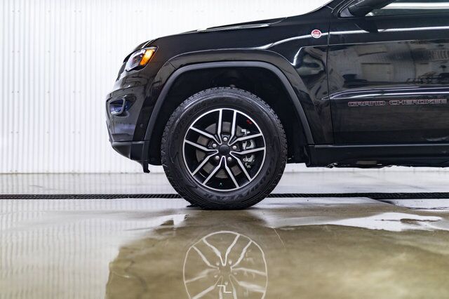 2021 Jeep Grand Cherokee 4x4 Trailhawk Leather Roof Nav BCam Red Deer AB