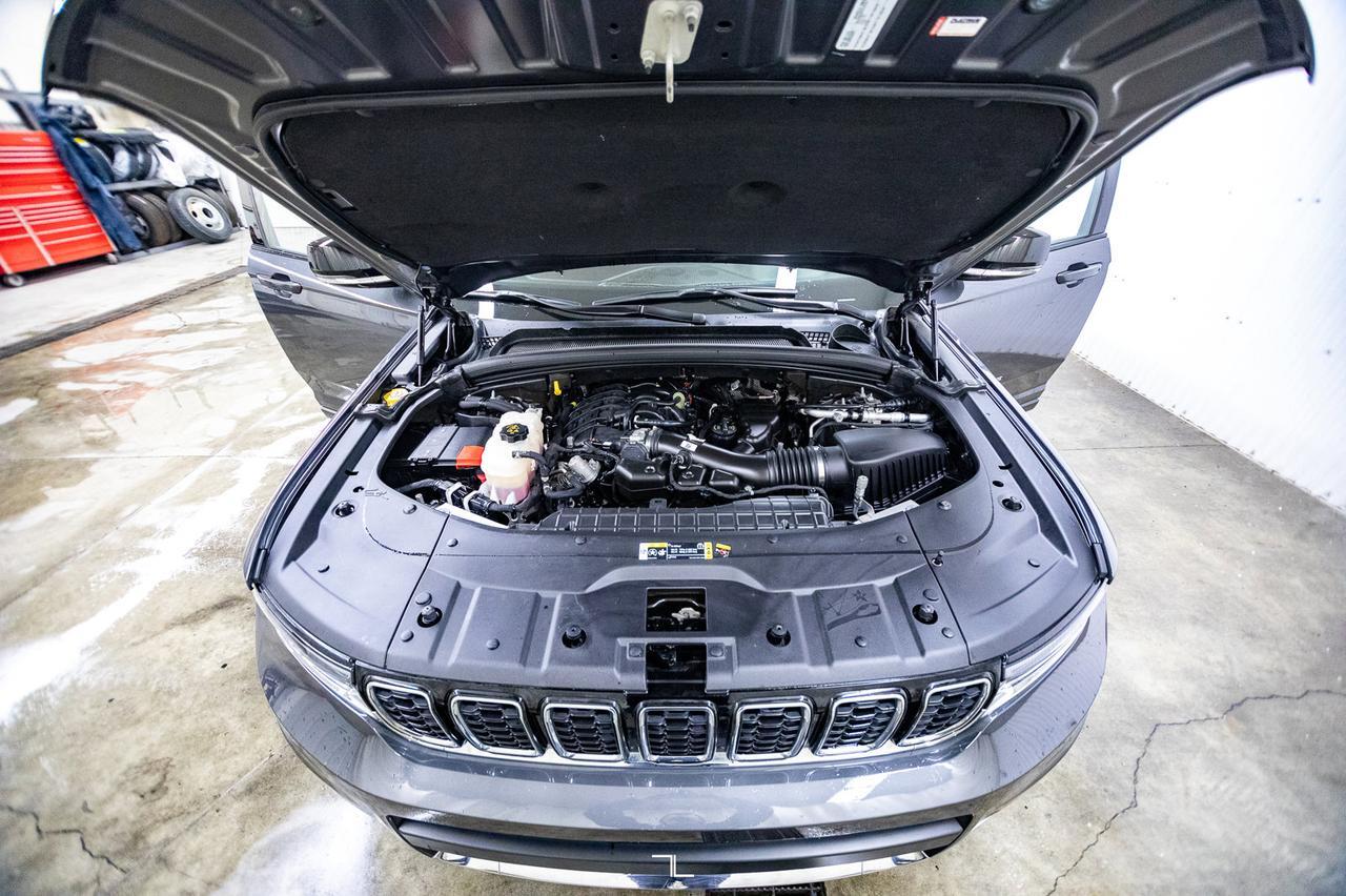 2021 Jeep Grand Cherokee L 4x4 Limited Leather Roof Nav Red Deer AB