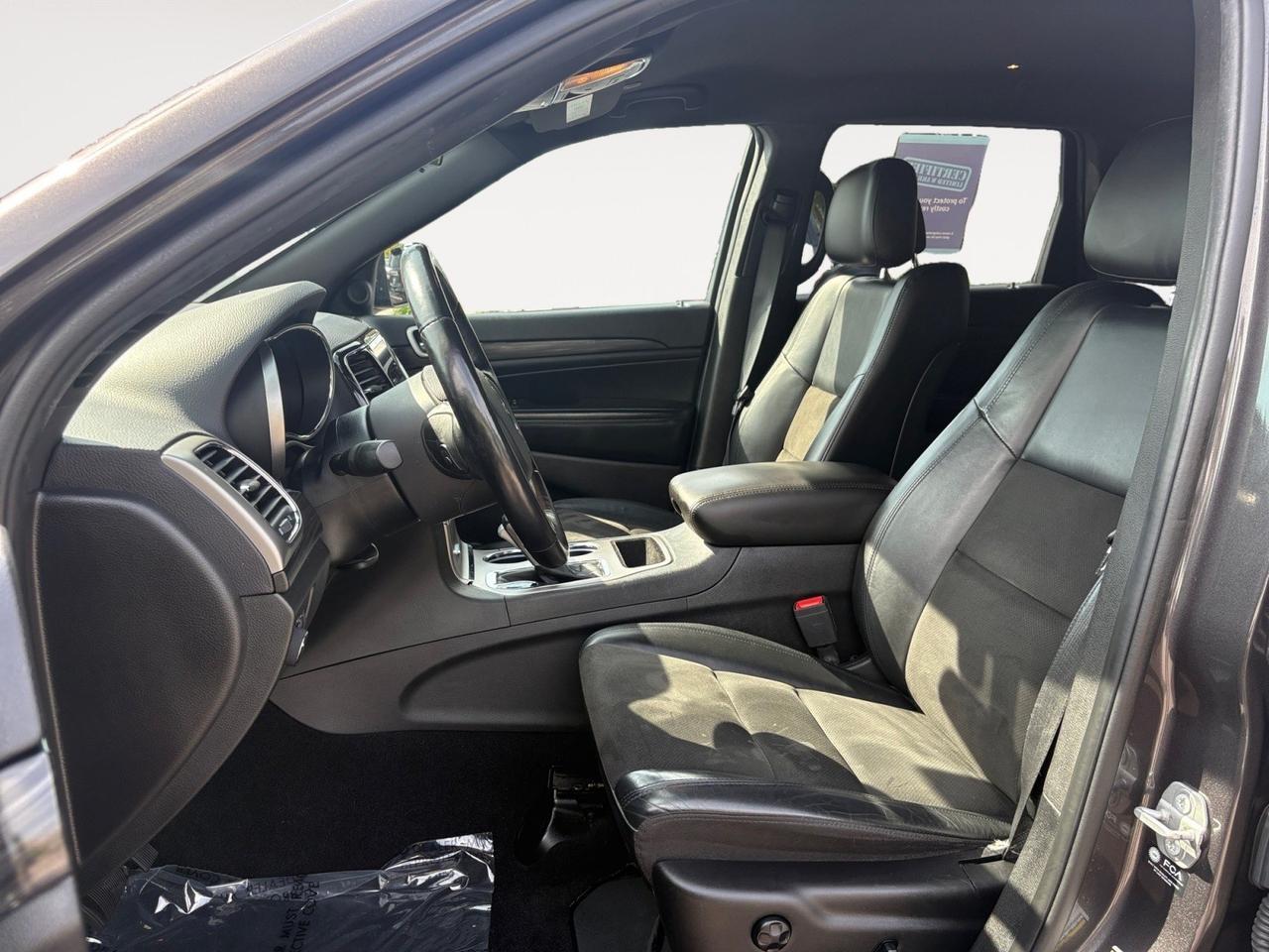 2021 Jeep Grand Cherokee Laredo X, 4X4, POWER LIFTGATE, BLIND SPOT ALERT, APPLE CARPLAY/ANDROID AUTO, BACKUP CAMERA, REMOTE START, NAVIGATION, BLUETOOTH, HEATED STEERING WHEEL & SEATS, CLEAN CARFAX, JUMP IN A JEEP NOW! Virginia Beach VA