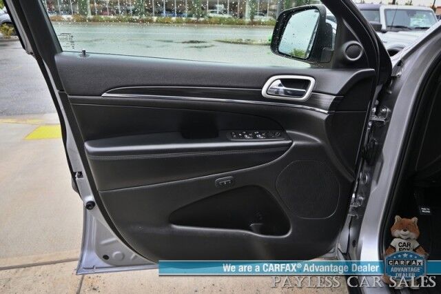 2021 Jeep Grand Cherokee Limited / AWD / Luxury Group II Pkg / Auto Start / Heated & Ventilated Leather Seats / Heated Steering Wheel / Navigation / Panoramic Sunroof / Blind Spot Alert / Apple CarPlay & Android Auto / Back Up Camera Anchorage AK