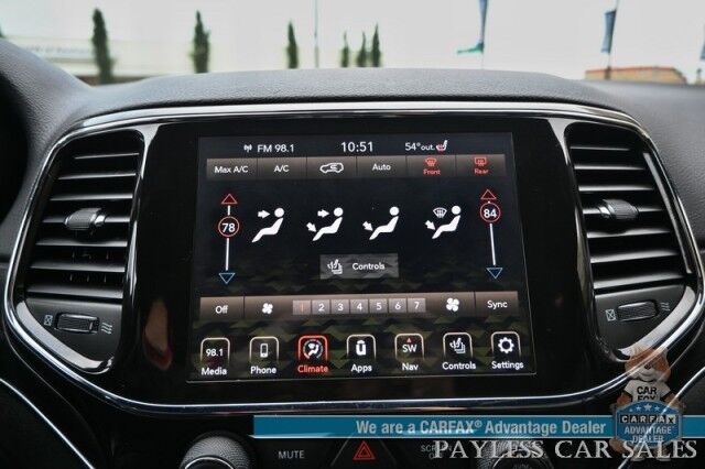 2021 Jeep Grand Cherokee Limited / AWD / Luxury Group II Pkg / Auto Start / Heated & Ventilated Leather Seats / Heated Steering Wheel / Navigation / Panoramic Sunroof / Blind Spot Alert / Apple CarPlay & Android Auto / Back Up Camera Anchorage AK