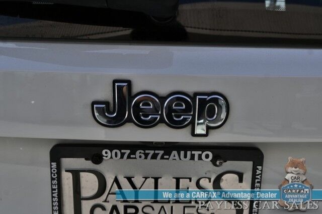 2021 Jeep Renegade Latitude / 4X4 / Auto Start / Blind Spot Alert / Lane Departure & Forward Collision / Apple CarPlay & Android Auto / AUX & USB Input / Back Up Camera / Keyless Entry & Start / Only 11K Miles / 29 MPG/ 1-Owner Anchorage AK
