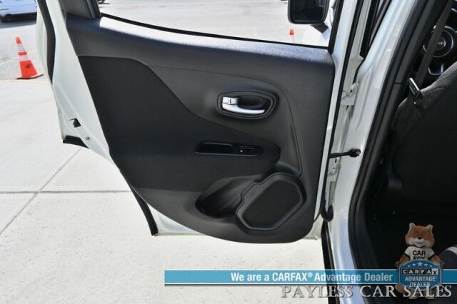 2021 Jeep Renegade Latitude / 4X4 / Auto Start / Blind Spot Alert / Lane Departure & Forward Collision / Apple CarPlay & Android Auto / AUX & USB Input / Back Up Camera / Keyless Entry & Start / Only 11K Miles / 29 MPG/ 1-Owner Anchorage AK