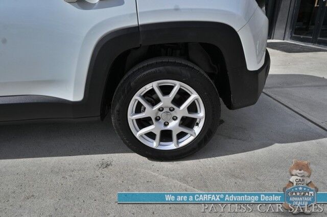 2021 Jeep Renegade Latitude / 4X4 / Auto Start / Blind Spot Alert / Lane Departure & Forward Collision / Apple CarPlay & Android Auto / AUX & USB Input / Back Up Camera / Keyless Entry & Start / Only 11K Miles / 29 MPG/ 1-Owner Anchorage AK