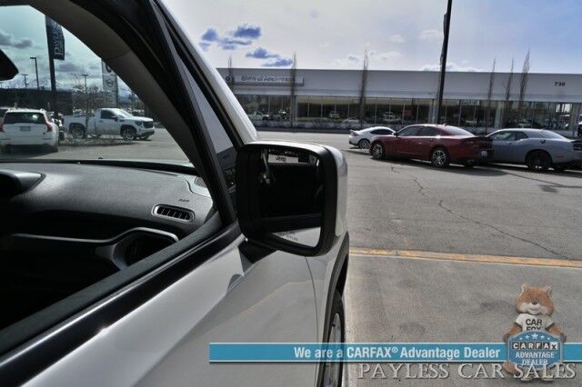 2021 Jeep Renegade Latitude / 4X4 / Auto Start / Blind Spot Alert / Lane Departure & Forward Collision / Apple CarPlay & Android Auto / AUX & USB Input / Back Up Camera / Keyless Entry & Start / Only 11K Miles / 29 MPG/ 1-Owner Anchorage AK