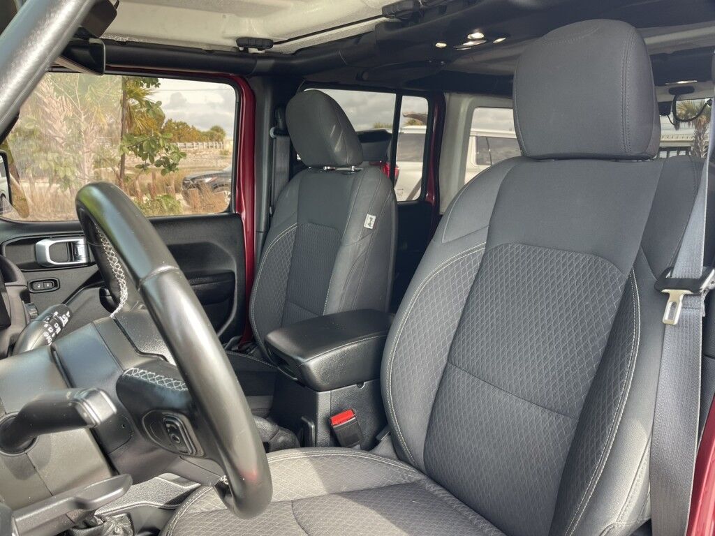 2021 Jeep Wrangler EXCELLENT CONDITION~4X4~CRUISE CONTROL~DRIVER ASSISTANCE PACKAGE~NAVIGATION~PREMIUM SOUND SYSTEM~UNLIMITED SPORT~REMOVABLE HARD TOP~TOW HOOKS Sarasota FL