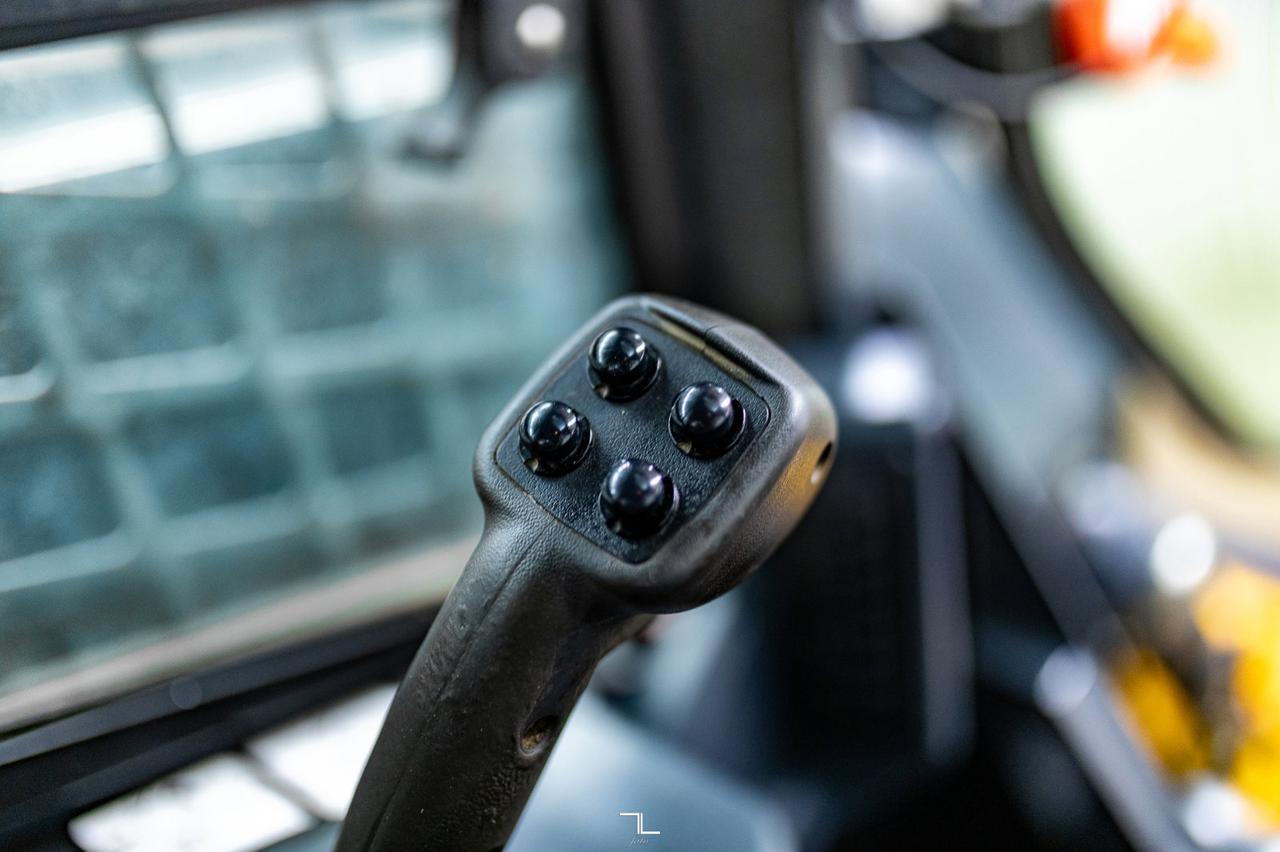 2021 John Deere 324G Skid Steer Loader Bucket Diesel Red Deer AB