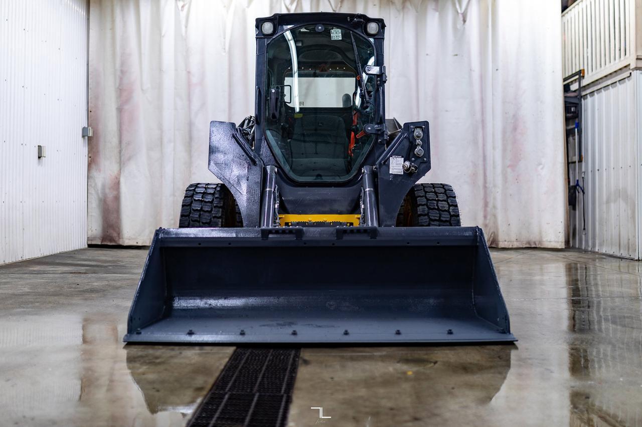 2021 John Deere 324G Skid Steer Loader Bucket Diesel Red Deer AB
