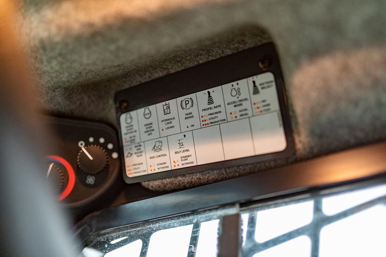 2021 John Deere 324G Skid Steer Loader Bucket Diesel Red Deer AB