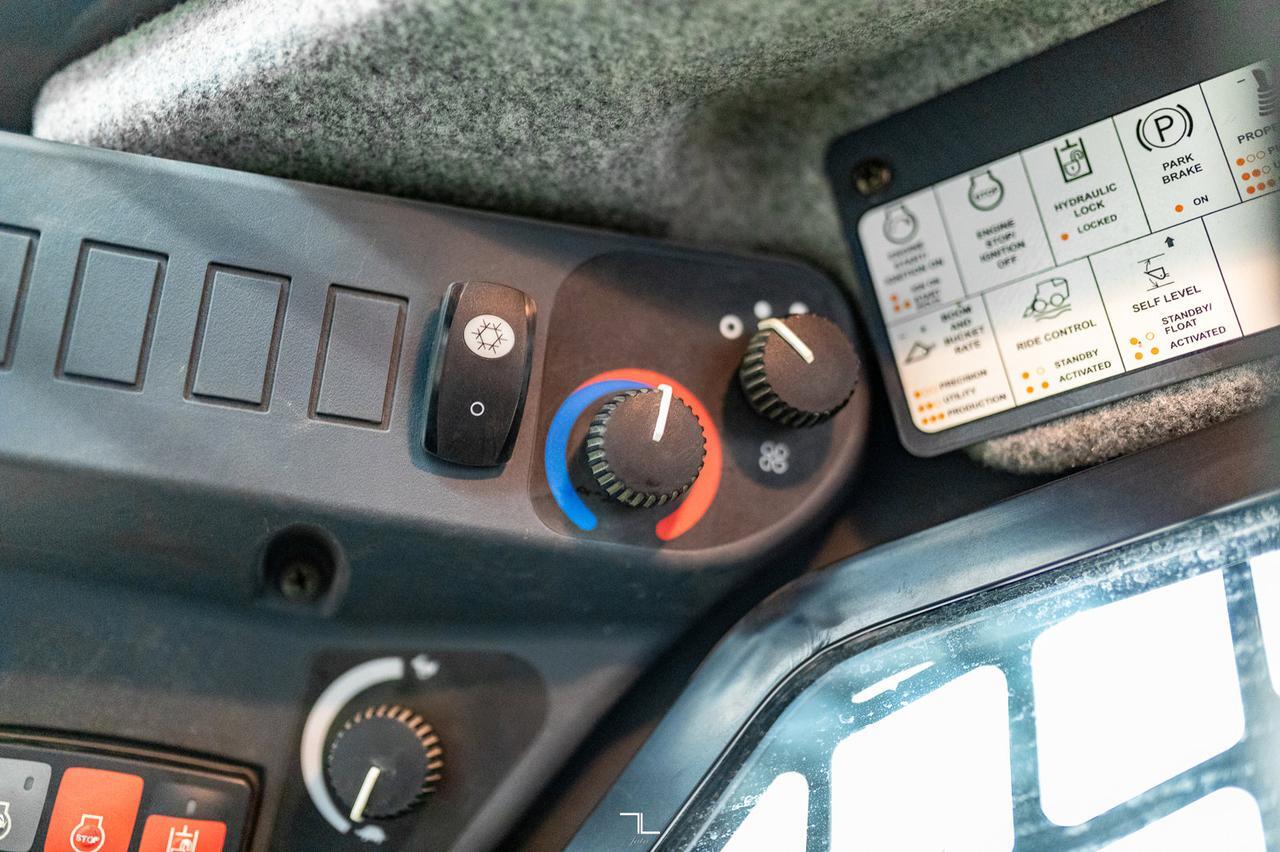 2021 John Deere 324G Skid Steer Loader Bucket Diesel Red Deer AB