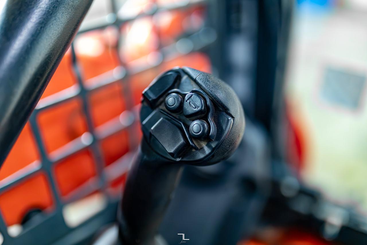 2021 KUBOTA SSV65 Skid Steer Loader Bucket Diesel Red Deer AB