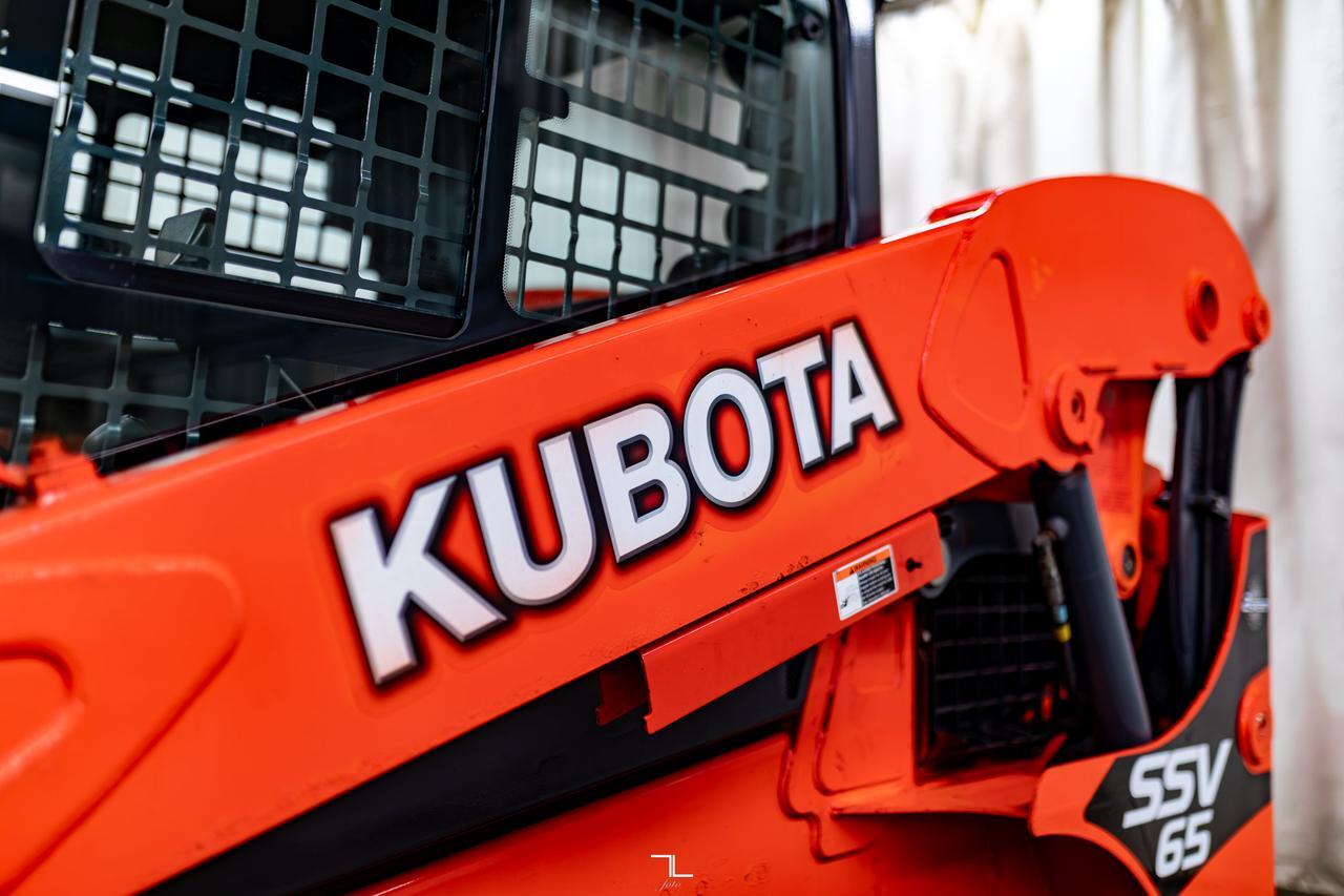 2021 KUBOTA SSV65 Skid Steer Loader Bucket Diesel Red Deer AB