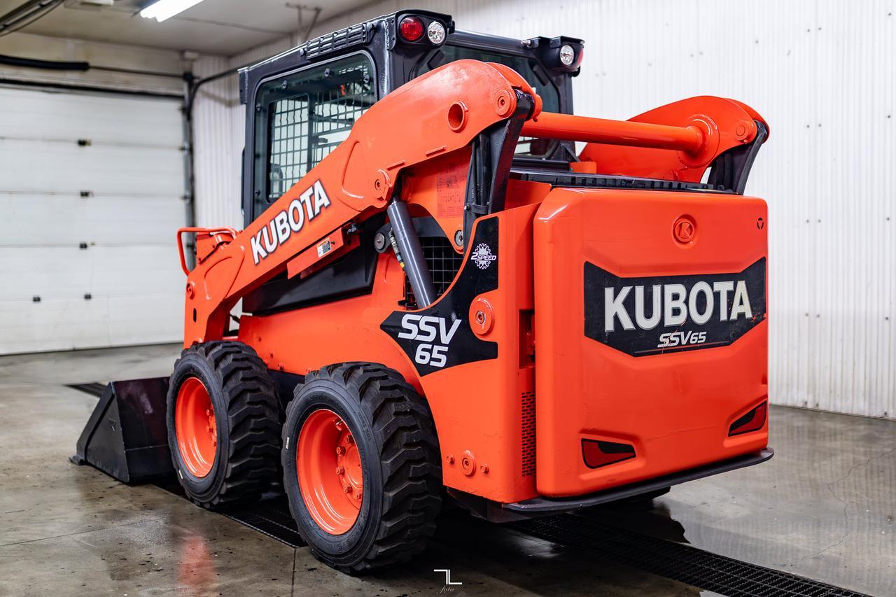 2021 KUBOTA SSV65 Skid Steer Loader Bucket Diesel Red Deer AB