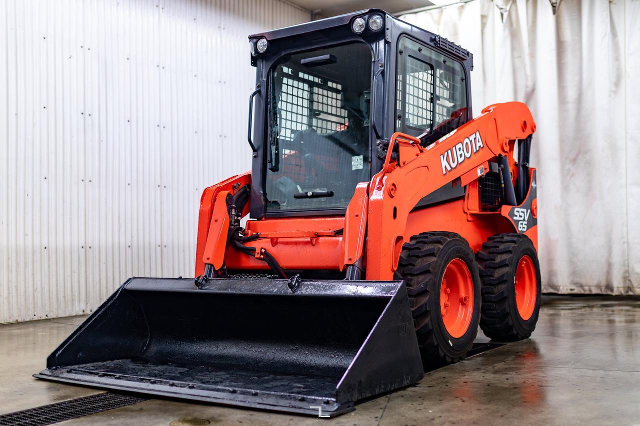 2021 KUBOTA SSV65 Skid Steer Loader Bucket Diesel Red Deer AB