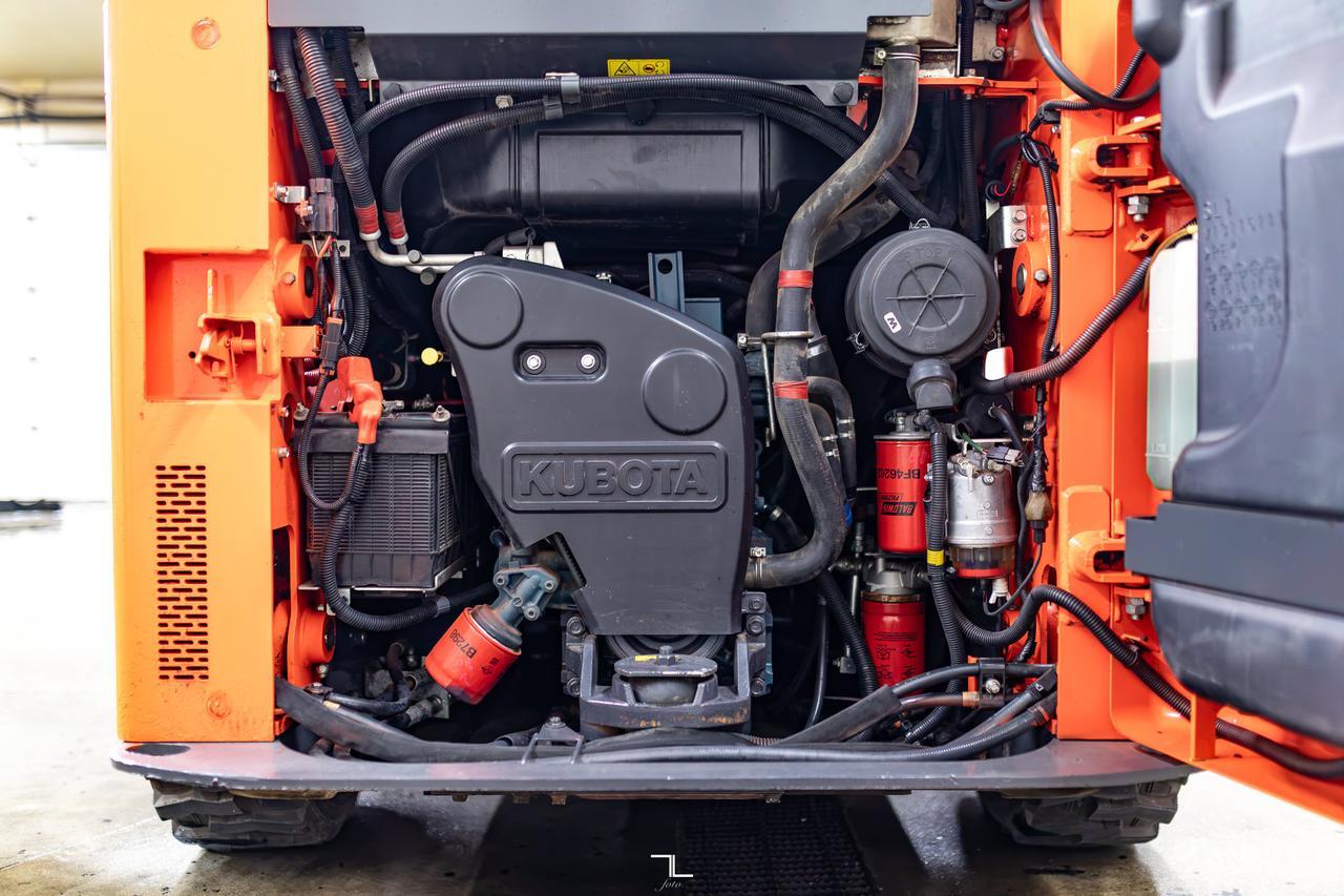 2021 KUBOTA SSV65 Skid Steer Loader Bucket Diesel Red Deer AB