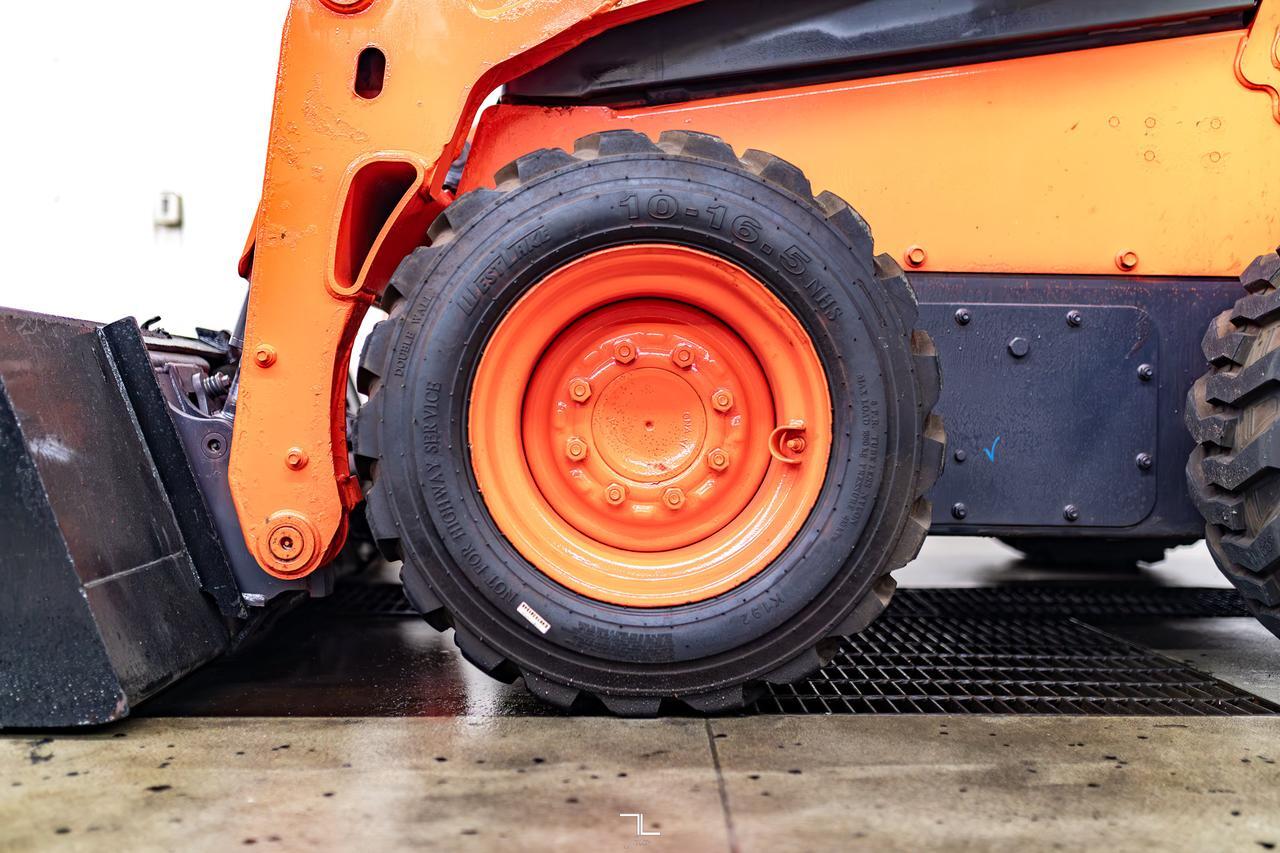 2021 KUBOTA SSV65 Skid Steer Loader Bucket Diesel Red Deer AB