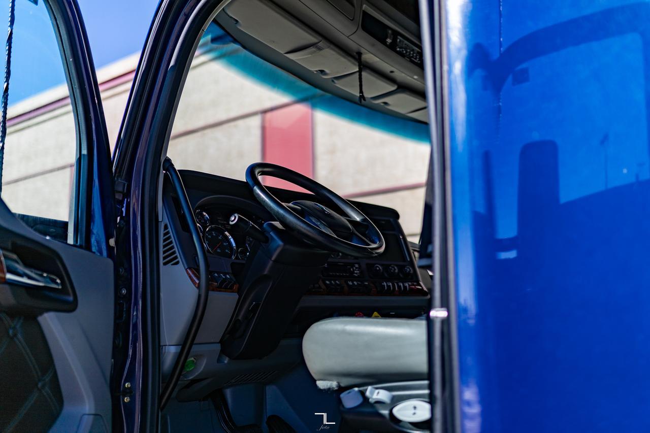 2021 Kenworth T-680 Tractor Sleeper Red Deer AB