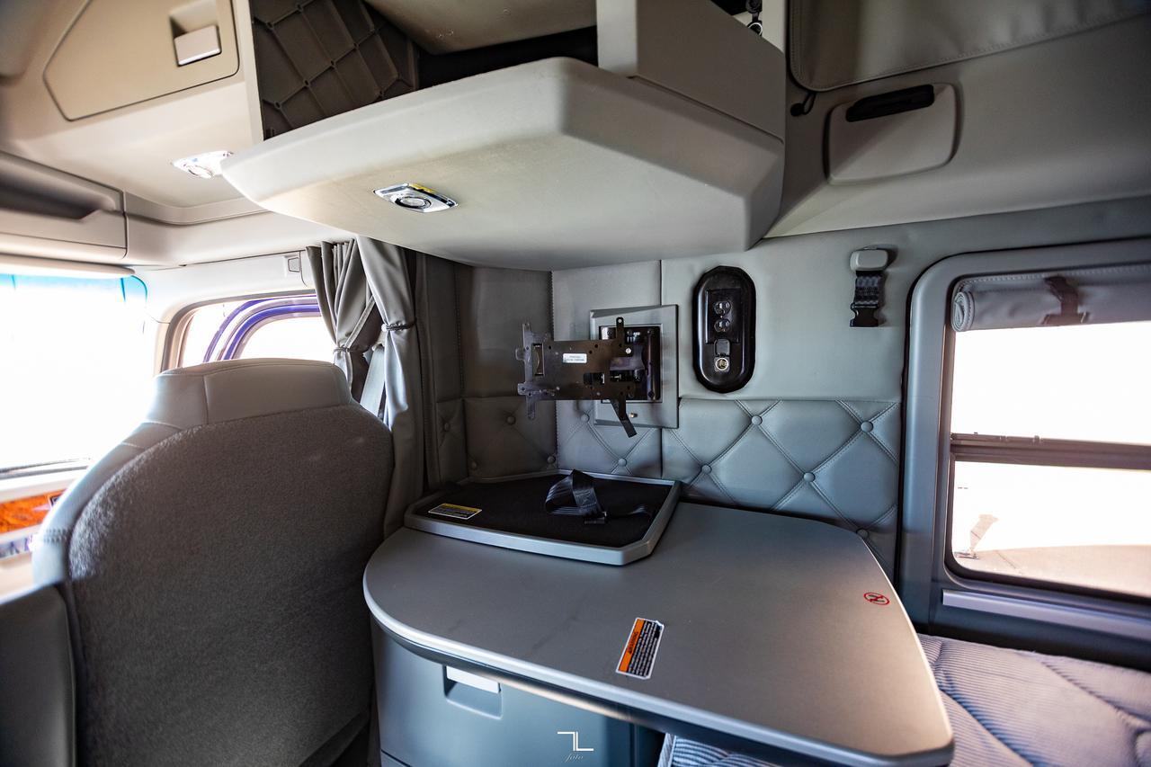 2021 Kenworth T-680 Tractor Sleeper Red Deer AB