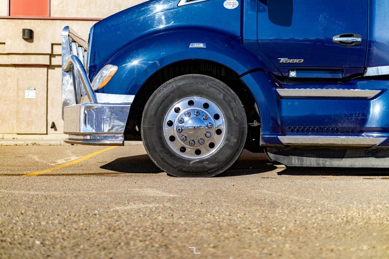 2021 Kenworth T-680 Tractor Sleeper Red Deer AB