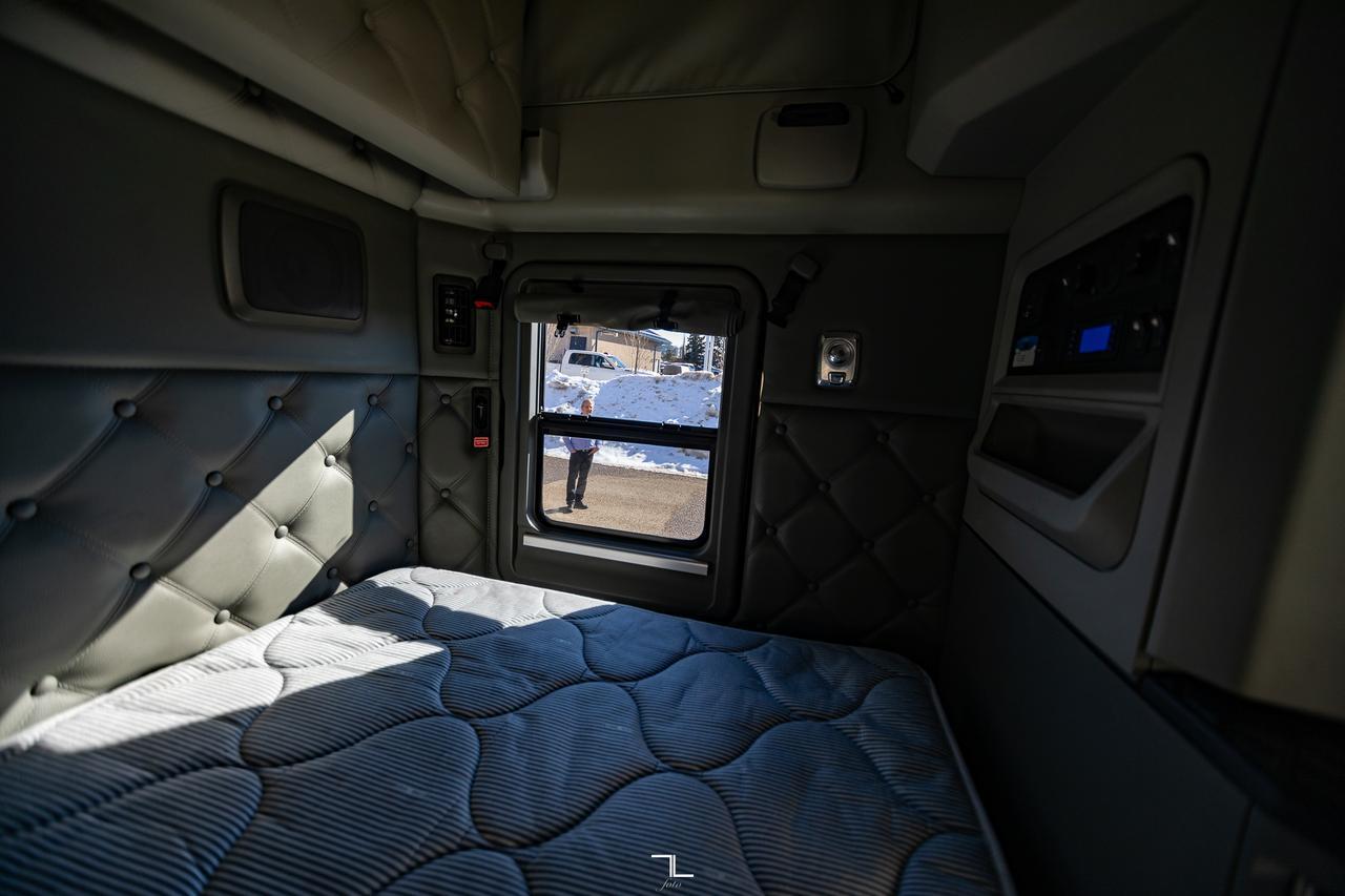 2021 Kenworth T-680 Tractor Sleeper Red Deer AB