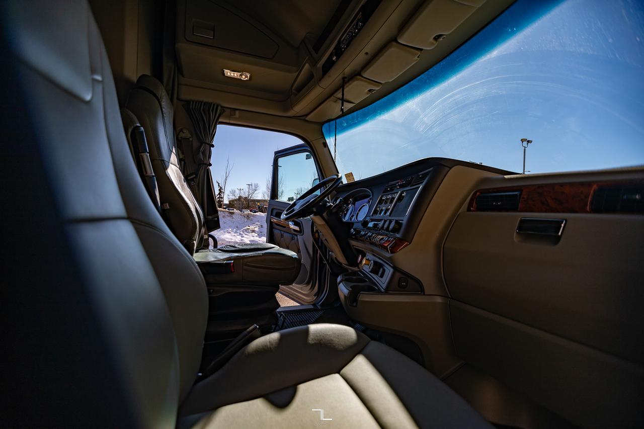 2021 Kenworth T-680 Tractor Sleeper Red Deer AB