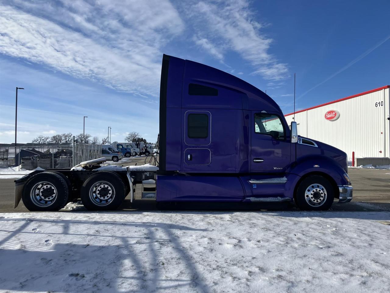 2021 Kenworth T680 78" Raised Roof Rochester MN