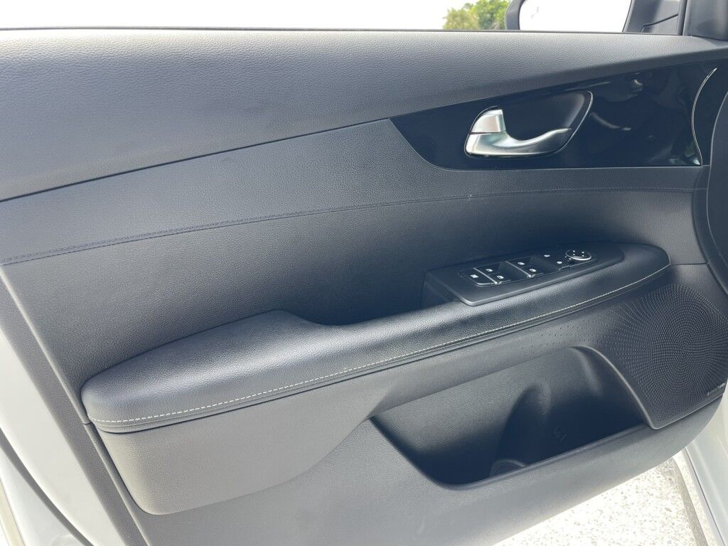 2021 Kia Forte GT-Line~ACCIDENT AVOIDANCE SYSTEMS~BLIND SPOT WARNING~BLUETOOTH~CRUISE CONTROL~LANE KEEPING ASSIST~PREMIUM SOUND SYSTEM~REMOTE ENGINE START Sarasota FL