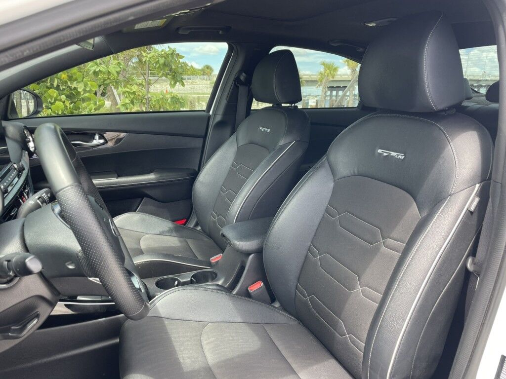 2021 Kia Forte GT-Line~ACCIDENT AVOIDANCE SYSTEMS~BLIND SPOT WARNING~BLUETOOTH~CRUISE CONTROL~LANE KEEPING ASSIST~PREMIUM SOUND SYSTEM~REMOTE ENGINE START Sarasota FL