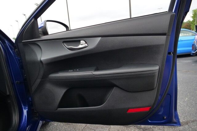 2021 Kia Forte LXS / Drive Wise Tech / CarPlay / Drive Modes! High Point NC