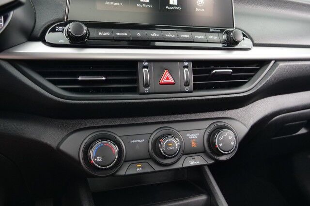 2021 Kia Forte LXS / Drive Wise Tech / CarPlay / Drive Modes! High Point NC