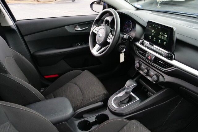 2021 Kia Forte LXS / Drive Wise Tech / CarPlay / Drive Modes! High Point NC