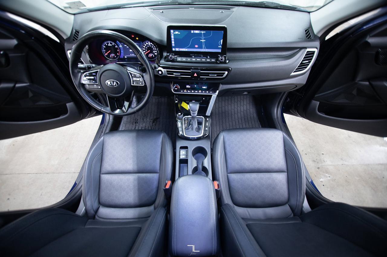 2021 Kia Seltos AWD EX Premium Leather Roof Nav BCam Red Deer AB