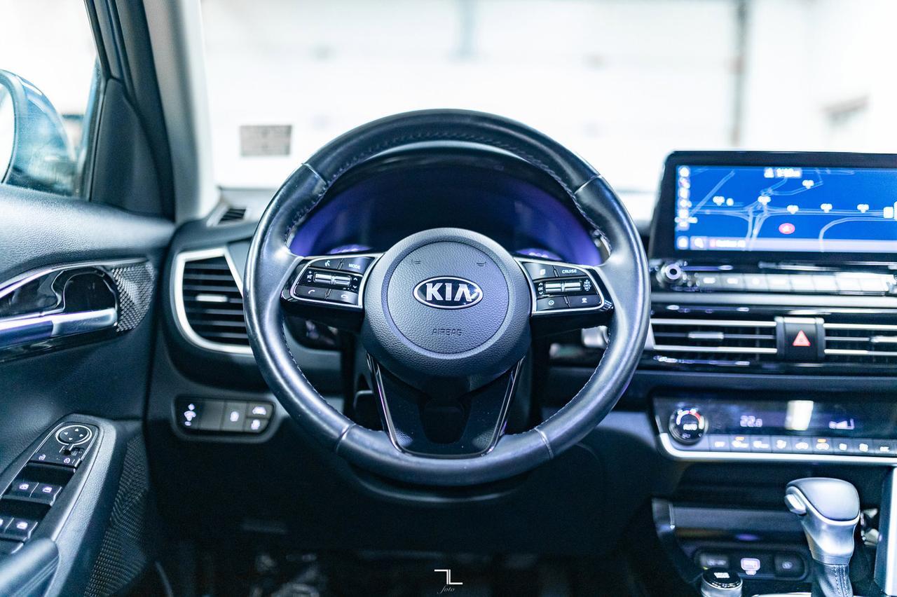 2021 Kia Seltos AWD EX Premium Leather Roof Nav BCam Red Deer AB