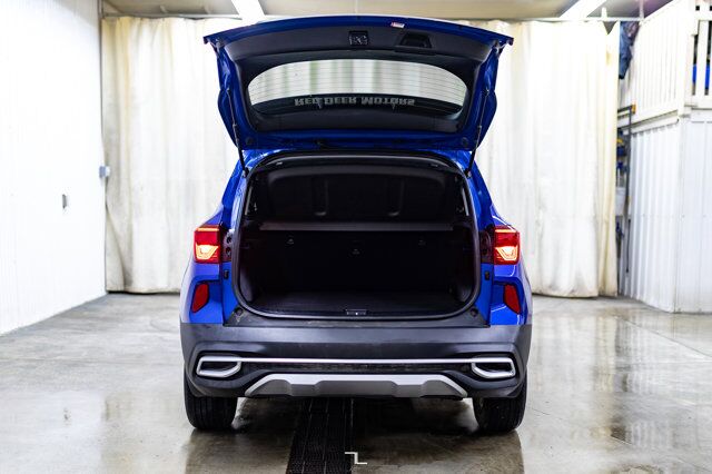 2021 Kia Seltos AWD EX Premium Leather Roof Nav Red Deer AB