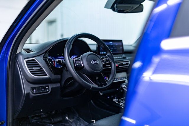 2021 Kia Seltos AWD EX Premium Leather Roof Nav Red Deer AB