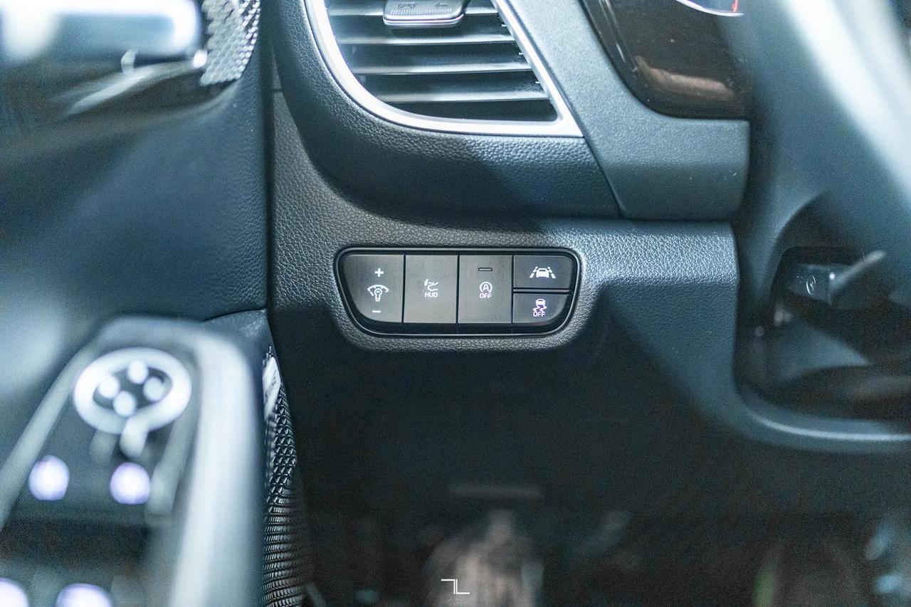 2021 Kia Seltos AWD SX Turbo Leather Roof Nav BCam Red Deer AB