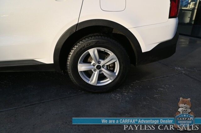 2021 Kia Sorento LX / AWD / Cloth Seats / Lane Departure & Collision Alert / Apple CarPlay & Android Auto / 3rd Row / Seats 7 / Back Up Camera / Cruise Control / USB Jacks / Alloy Wheels / Tow Pkg / 1-Owner Anchorage AK