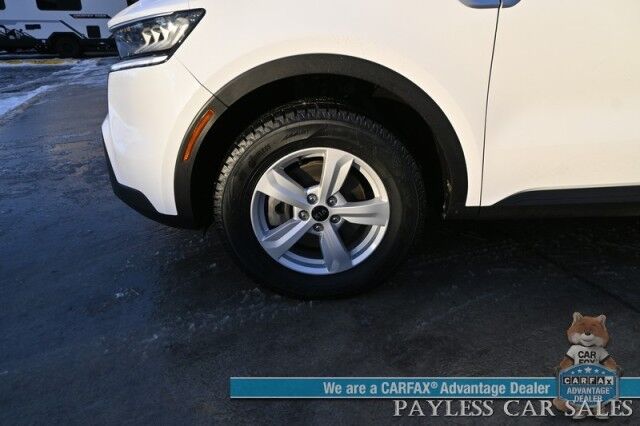 2021 Kia Sorento LX / AWD / Cloth Seats / Lane Departure & Collision Alert / Apple CarPlay & Android Auto / 3rd Row / Seats 7 / Back Up Camera / Cruise Control / USB Jacks / Alloy Wheels / Tow Pkg / 1-Owner Anchorage AK