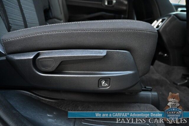 2021 Kia Sorento LX / AWD / Cloth Seats / Lane Departure & Collision Alert / Apple CarPlay & Android Auto / 3rd Row / Seats 7 / Back Up Camera / Cruise Control / USB Jacks / Alloy Wheels / Tow Pkg / 1-Owner Anchorage AK