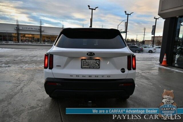 2021 Kia Sorento LX / AWD / Cloth Seats / Lane Departure & Collision Alert / Apple CarPlay & Android Auto / 3rd Row / Seats 7 / Back Up Camera / Cruise Control / USB Jacks / Alloy Wheels / Tow Pkg / 1-Owner Anchorage AK