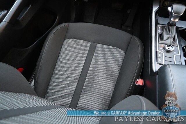 2021 Kia Sorento LX / AWD / Cloth Seats / Lane Departure & Collision Alert / Apple CarPlay & Android Auto / 3rd Row / Seats 7 / Back Up Camera / Cruise Control / USB Jacks / Alloy Wheels / Tow Pkg / 1-Owner Anchorage AK