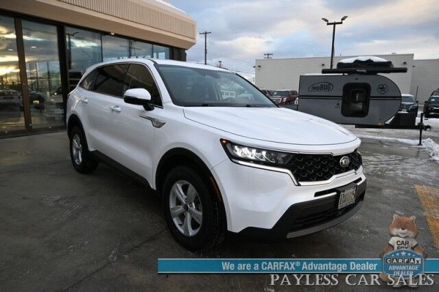2021 Kia Sorento LX / AWD / Cloth Seats / Lane Departure & Collision Alert / Apple CarPlay & Android Auto / 3rd Row / Seats 7 / Back Up Camera / Cruise Control / USB Jacks / Alloy Wheels / Tow Pkg / 1-Owner Anchorage AK