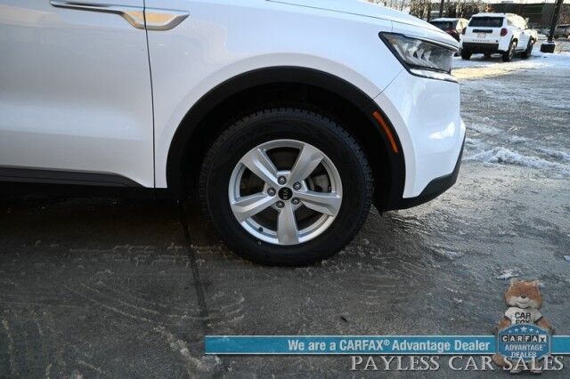 2021 Kia Sorento LX / AWD / Cloth Seats / Lane Departure & Collision Alert / Apple CarPlay & Android Auto / 3rd Row / Seats 7 / Back Up Camera / Cruise Control / USB Jacks / Alloy Wheels / Tow Pkg / 1-Owner Anchorage AK