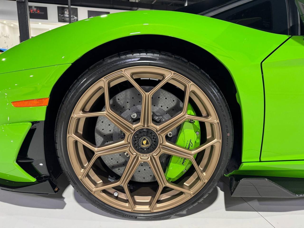 2021 Lamborghini Aventador SVJ Roadster Verde Mantis paint, Ad Personam calipers, Sensonum audio, comfort seats & more!! Fort Lauderdale FL