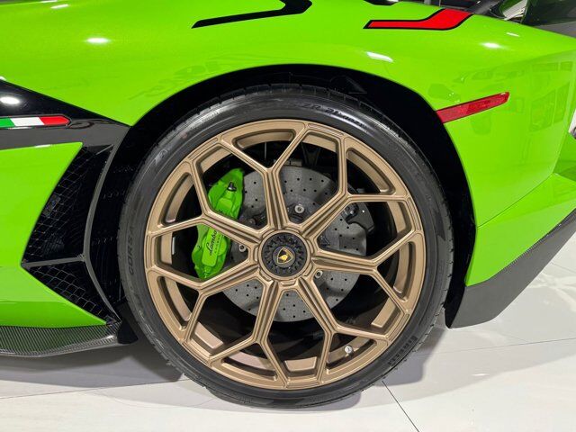 2021 Lamborghini Aventador SVJ Roadster Verde Mantis paint, Ad Personam calipers, Sensonum audio, comfort seats & more!! Fort Lauderdale FL
