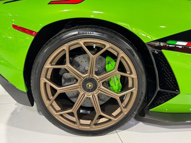 2021 Lamborghini Aventador SVJ Roadster Verde Mantis paint, Ad Personam calipers, Sensonum audio, comfort seats & more!! Fort Lauderdale FL