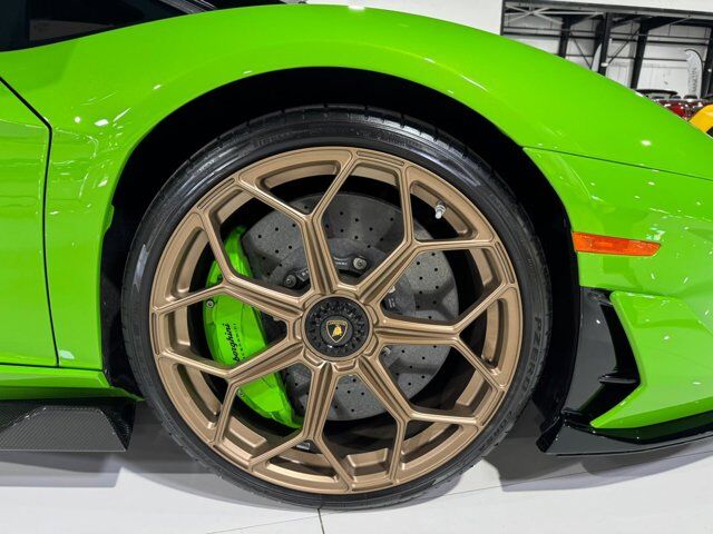 2021 Lamborghini Aventador SVJ Roadster Verde Mantis paint, Ad Personam calipers, Sensonum audio, comfort seats & more!! Fort Lauderdale FL