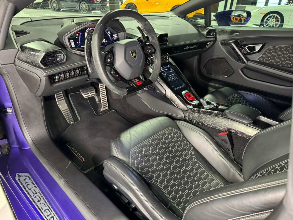 2021 Lamborghini Huracan EVO ALL-WHEEL DRIVE! Viola Mel paint, Sensonum audio system, forged carbon galore AND MUCH MORE!! Fort Lauderdale FL