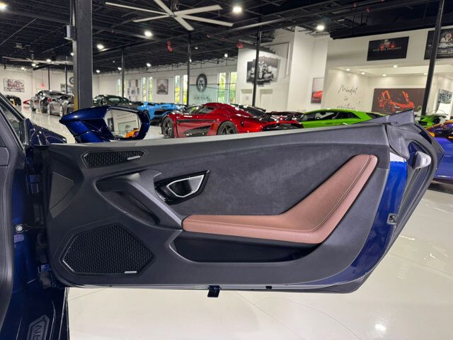 2021 Lamborghini Huracan EVO Spyder RWD Blu Astraeus paint, Sensonum audio system Fort Lauderdale FL